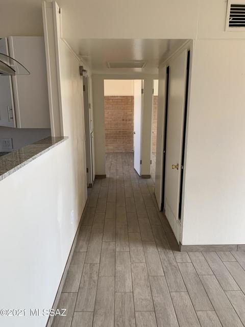 809 E 811 E Holaway Dr, Tucson, AZ 85719 photo 9