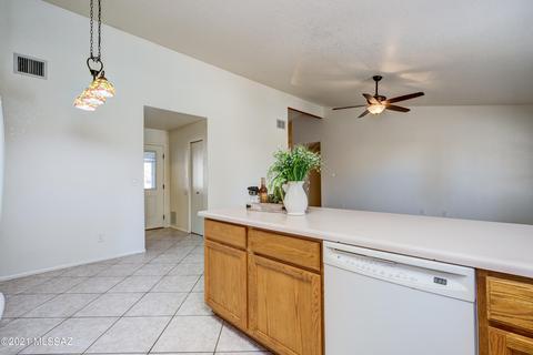 9284 E Bent Creek Way, Tucson, AZ 85747 photo 17
