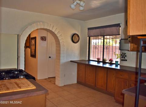 3626 E Sylvane St, Tucson, AZ 85713 photo 8