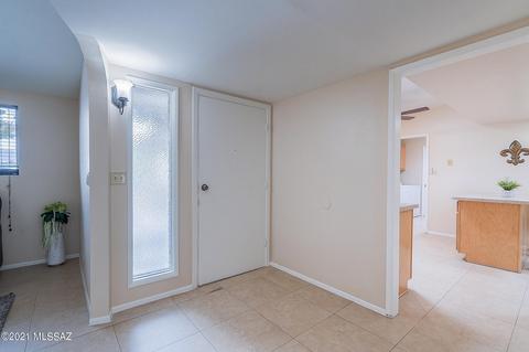 8730 E Burning Tree Dr, Tucson, AZ 85710 photo 4