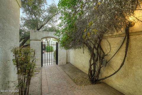 2538 E Forgeus Pl, Tucson, AZ 85716 photo 4