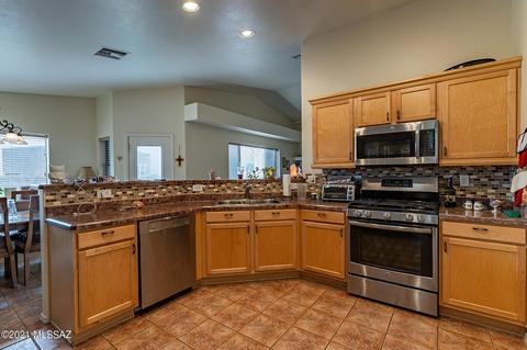 9486 E Lilly Bay Loop, Tucson, AZ 85710 photo 18