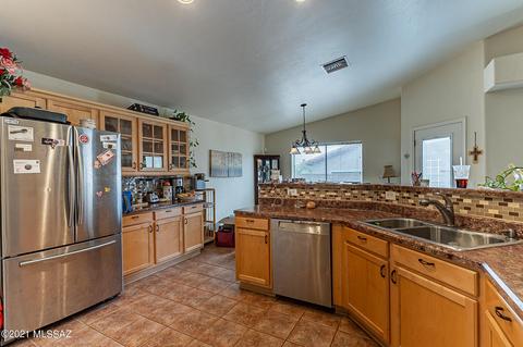 9486 E Lilly Bay Loop, Tucson, AZ 85710 photo 17