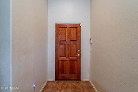 9486 E Lilly Bay Loop, Tucson, AZ 85710 photo 5