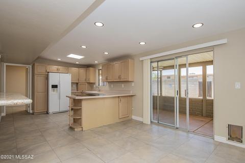 9072 E Holmes St, Tucson, AZ 85710 photo 9
