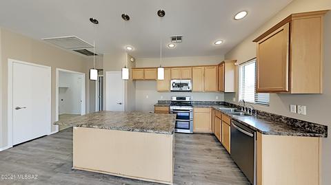 8401 W Benidorm Loop, Tucson, AZ 85757 photo 5