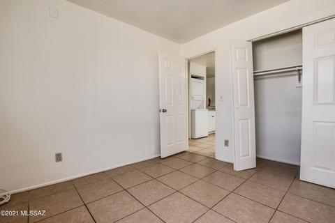 377 E Thoroughbred St, Tucson, AZ 85706 photo 20