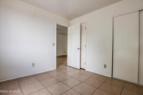 377 E Thoroughbred St, Tucson, AZ 85706 photo 15