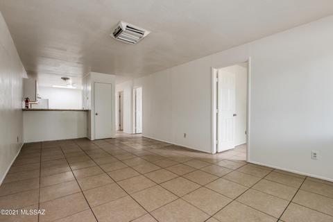 377 E Thoroughbred St, Tucson, AZ 85706 photo 4