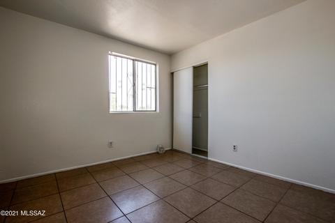 377 E Thoroughbred St, Tucson, AZ 85706 photo 16