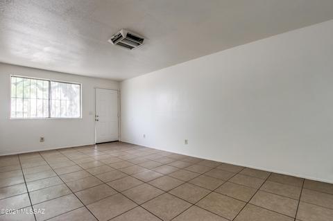 377 E Thoroughbred St, Tucson, AZ 85706 photo 5