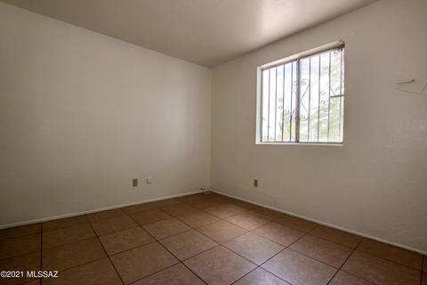 377 E Thoroughbred St, Tucson, AZ 85706 photo 14