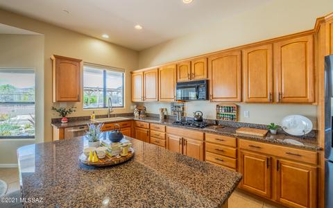 8728 E Saguaro View Pl, Vail, AZ 85641 photo 9
