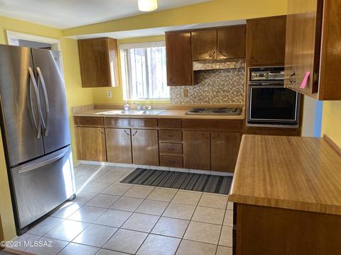 7310 E Sylvane Dr, Tucson, AZ 85710 photo 4