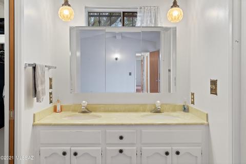 8946 E Maple Leaf Dr, Tucson, AZ 85710 photo 13