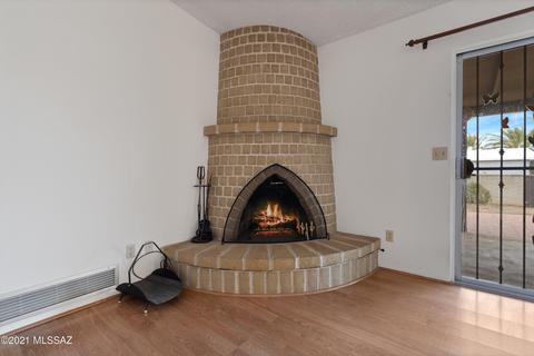 8946 E Maple Leaf Dr, Tucson, AZ 85710 photo 9