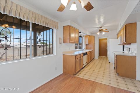 8946 E Maple Leaf Dr, Tucson, AZ 85710 photo 7
