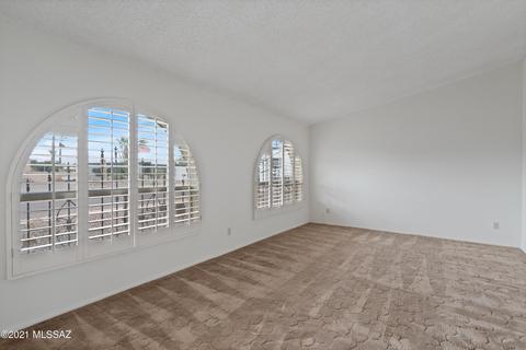 8946 E Maple Leaf Dr, Tucson, AZ 85710 photo 15