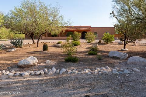 7905 E Cloud Rd, Tucson, AZ 85750 photo 2