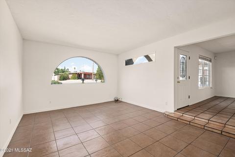 9342 E Myra Dr, Tucson, AZ 85730 photo 4