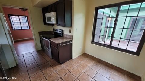 8424 E Brookside Ln, Tucson, AZ 85710 photo 4