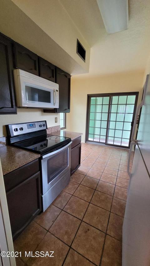 8424 E Brookside Ln, Tucson, AZ 85710 photo 3