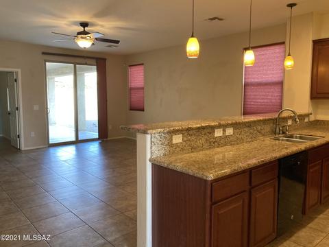 339 E Refuge Loop, Vail, AZ 85641 photo 2