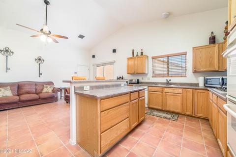 9272 E Bent Creek Way, Tucson, AZ 85747 photo 7