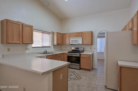 9237 E Bent Creek Way, Tucson, AZ 85747 photo 3