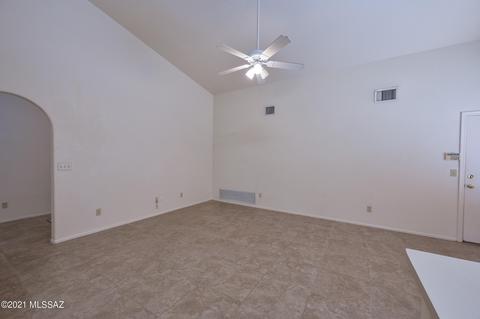 9237 E Bent Creek Way, Tucson, AZ 85747 photo 2