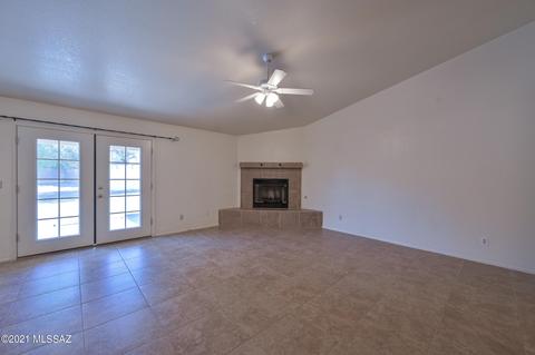 9237 E Bent Creek Way, Tucson, AZ 85747 photo 4