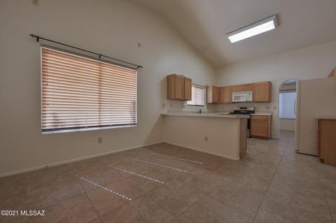9237 E Bent Creek Way, Tucson, AZ 85747 photo 12