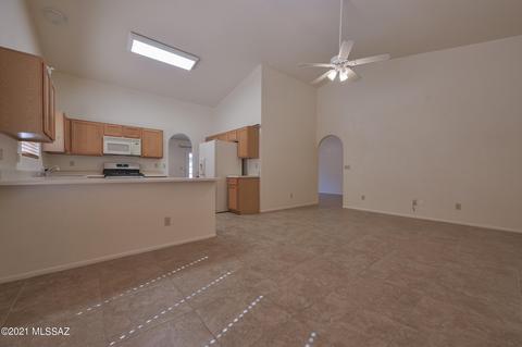 9237 E Bent Creek Way, Tucson, AZ 85747 photo 13