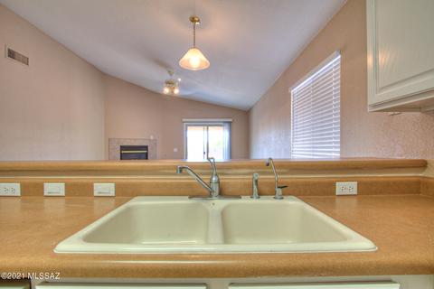 7762 S Precious Opal Dr, Tucson, AZ 85747 photo 8