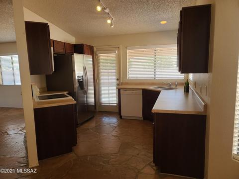 10060 E Watson Dr, Tucson, AZ 85730 photo 6
