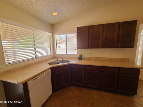 10060 E Watson Dr, Tucson, AZ 85730 photo 9