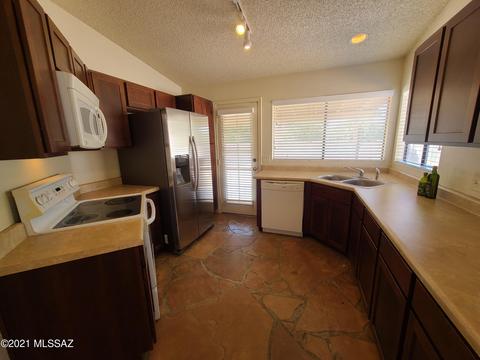 10060 E Watson Dr, Tucson, AZ 85730 photo 8