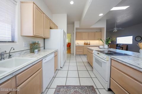 8761 E Perillo Pl, Tucson, AZ 85710 photo 16