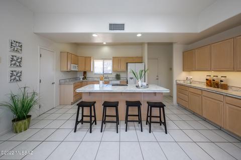 8761 E Perillo Pl, Tucson, AZ 85710 photo 13