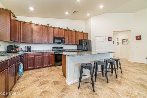 8298 E Magee Hill Loop, Tucson, AZ 85710 photo 9