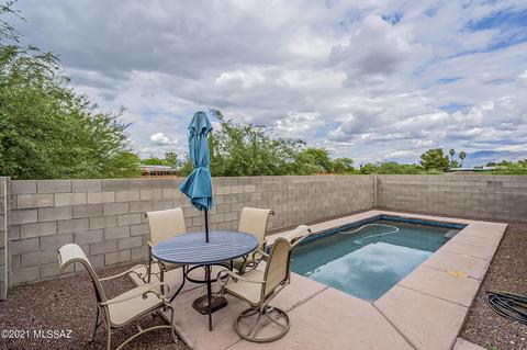7541 E Kinnison Wash Loop, Tucson, AZ 85730 photo 2