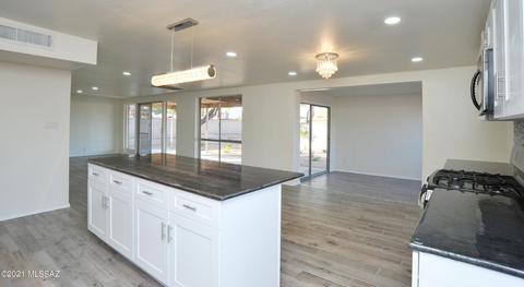 8133 E 4th Pl, Tucson, AZ 85710 photo 3