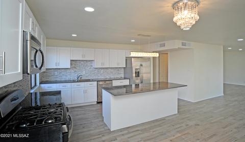 8133 E 4th Pl, Tucson, AZ 85710 photo 2
