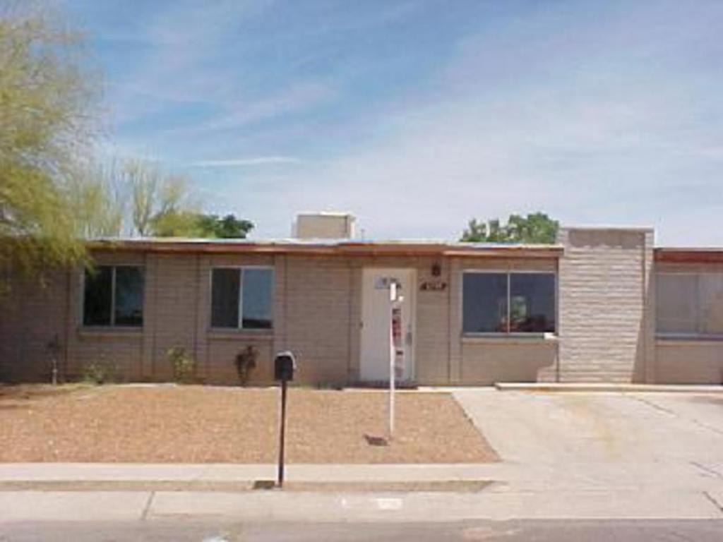 6779 E Hawk Dr, Tucson, AZ 85730 photo 1