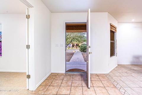 8496 E Va Cortina De Madera, Tucson, AZ 85747 photo 6