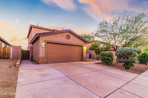 8496 E Va Cortina De Madera, Tucson, AZ 85747 photo 2