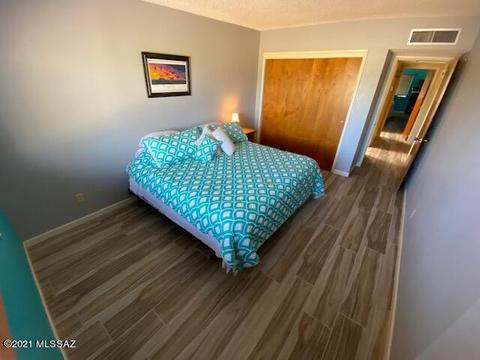 8569 E Pine Valley Dr, Tucson, AZ 85710 photo 6