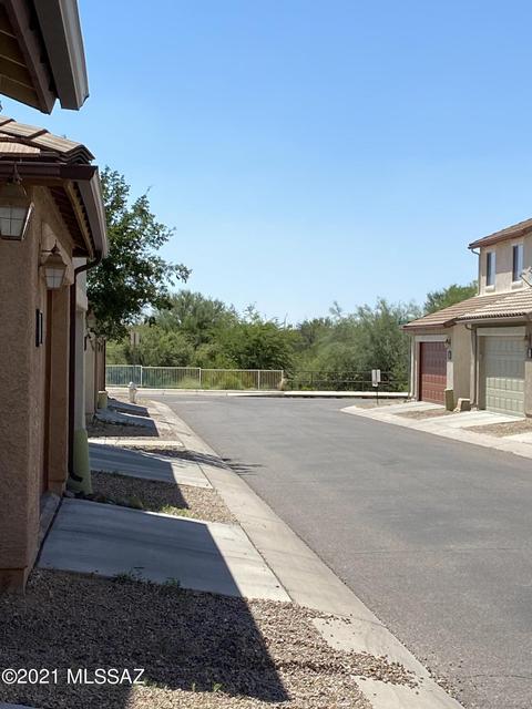 10566 E Singing Canyon Dr, Tucson, AZ 85747 photo 3