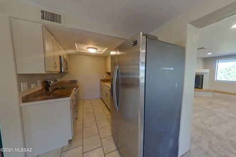 7701 E Persimmon Dr, Tucson, AZ 85730 photo 4