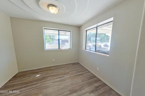 7701 E Persimmon Dr, Tucson, AZ 85730 photo 5